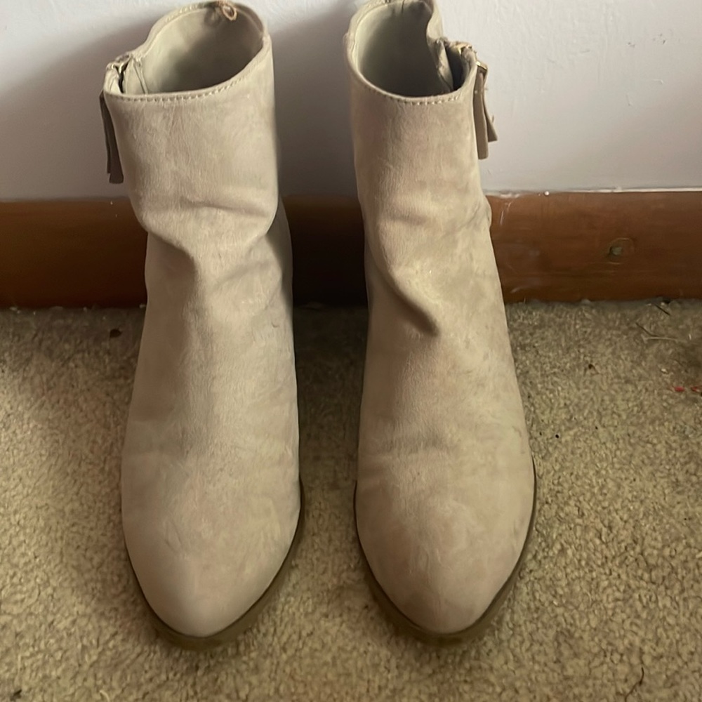 EUC only wore once Old Navy Size 8 dress boots.